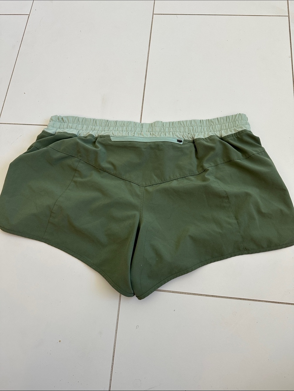 Patagonia Sage and Olive Women’s Athletic Shorts M - Picture 4 of 4